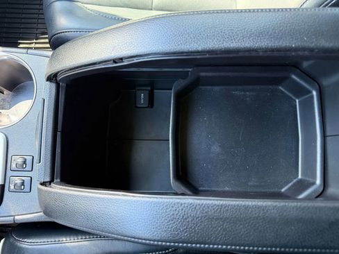 Used 2018 Toyota Highlander SE image 27