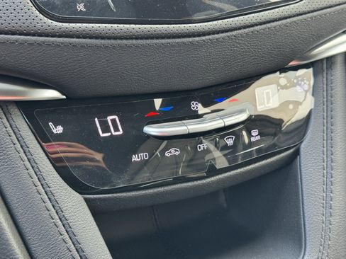 New 2025 Cadillac XT6 Luxury image 25