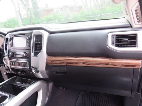 Used 2019 Nissan Titan SL w/ Texas Titan Edition image 17