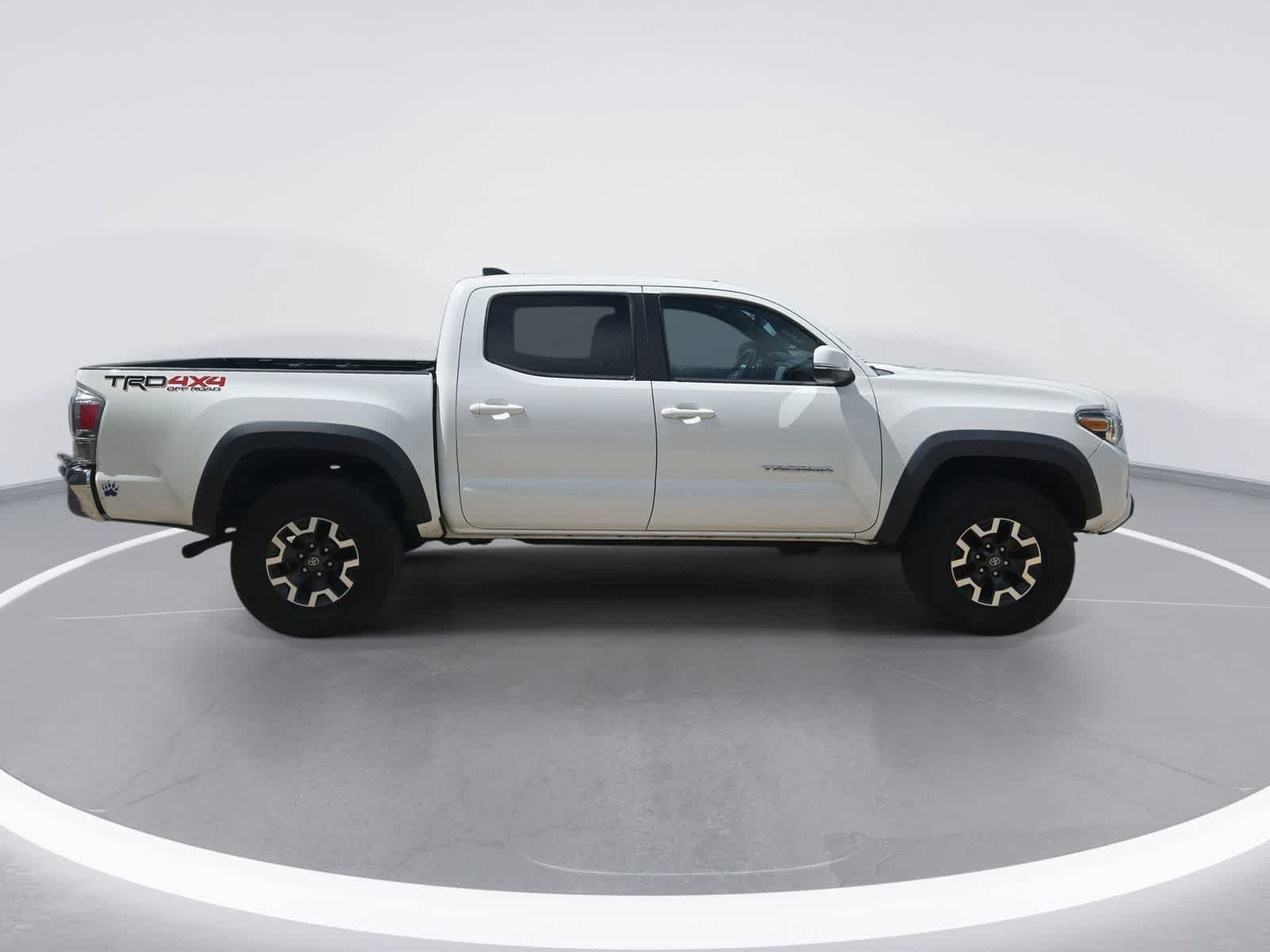 Used 2020 Toyota Tacoma TRD Off-Road AWD/4WD image 9