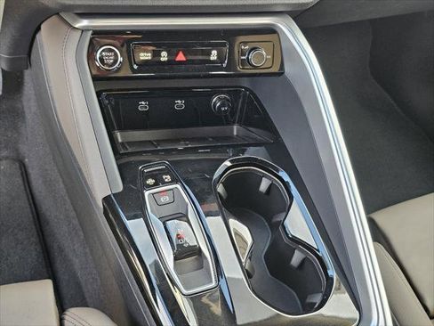 New 2025 Audi Q5 Prestige image 11