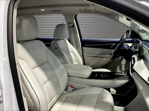 Used 2025 Buick Enclave Avenir w/ Super Cruise Package FWD image 26