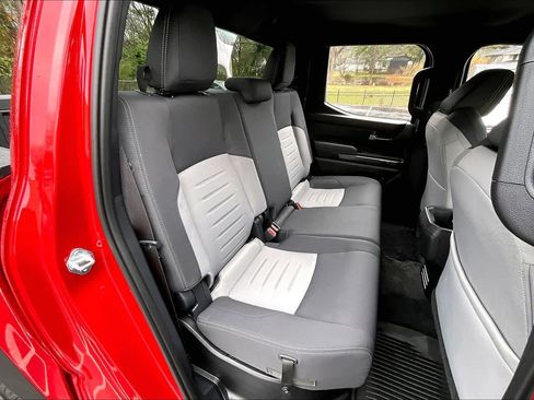 Used 2025 Toyota Tacoma TRD Off-Road image 17