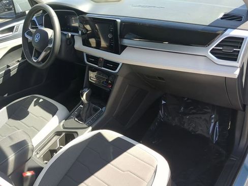 New 2026 Volkswagen Taos SE FWD image 11