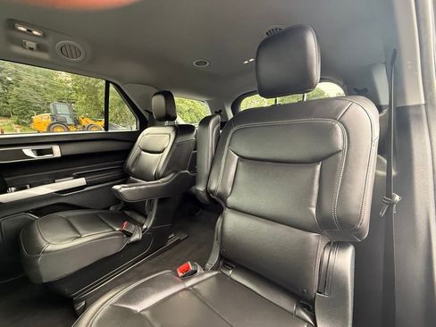 Used 2022 Ford Explorer XLT w/ Equipment Group 202A image 13