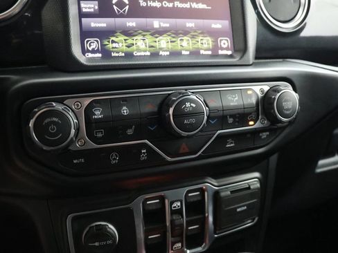 Used 2022 Jeep Wrangler Unlimited Sahara AWD/4WD image 27