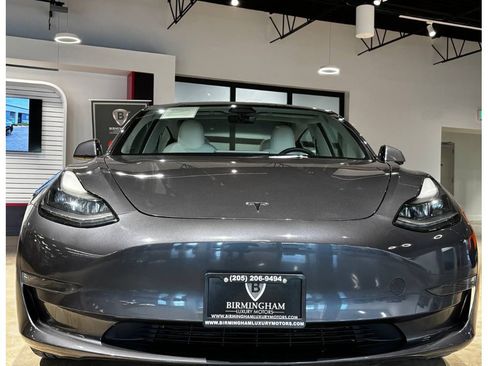 Used 2023 Tesla Model 3 Standard Range image 3