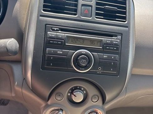 Used 2012 Nissan Versa SV FWD image 12