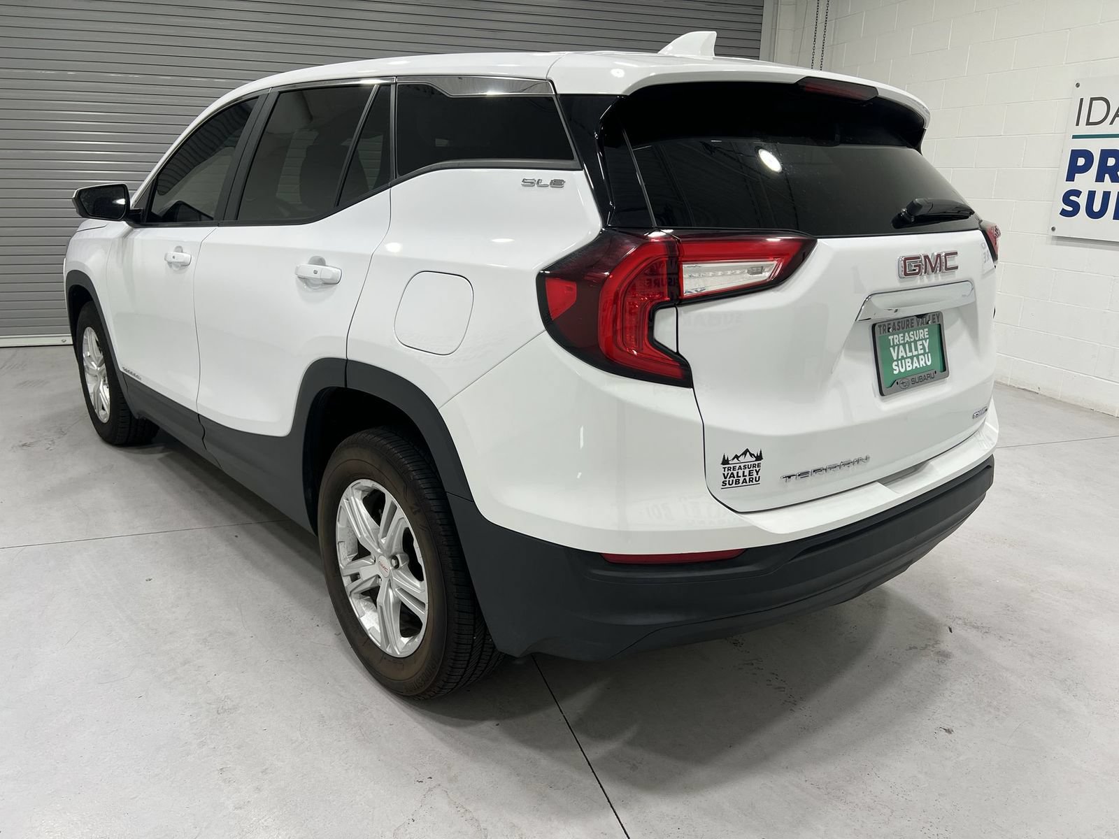 Used 2024 GMC Terrain SLE AWD/4WD image 6