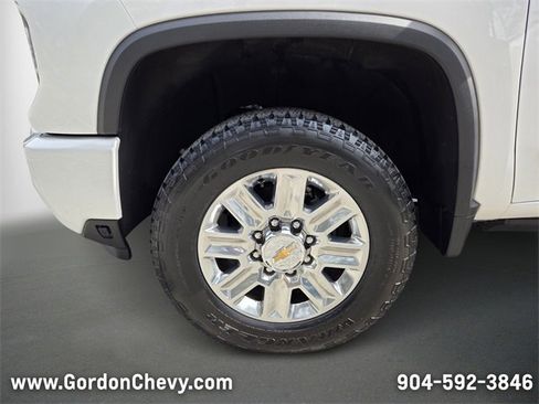Used 2025 Chevrolet Silverado 2500 High Country w/ High Country Premium Package image 11