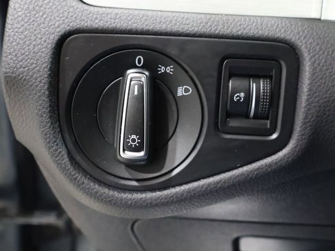 Used 2015 Volkswagen Golf S image 27