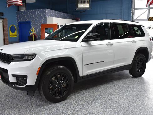 Used 2024 Jeep Grand Cherokee L Laredo AWD/4WD image 9