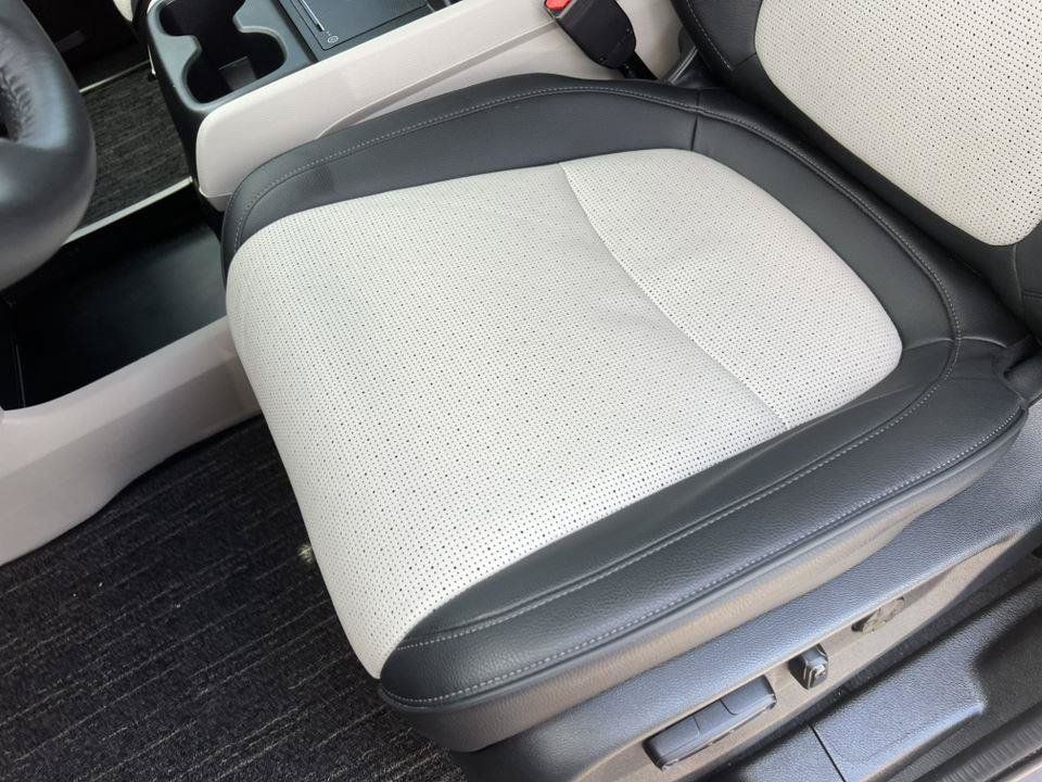 Used 2025 Honda Odyssey Elite image 12