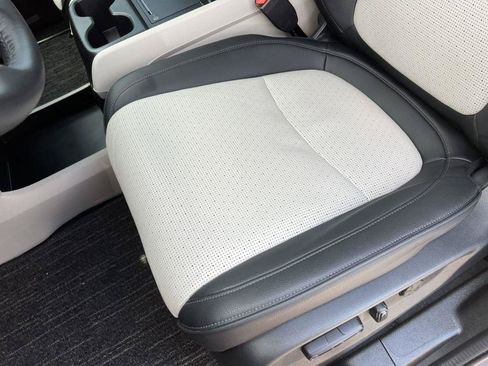 Used 2025 Honda Odyssey Elite image 12