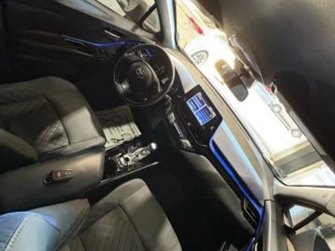 Used 2022 Toyota C-HR XLE image 22