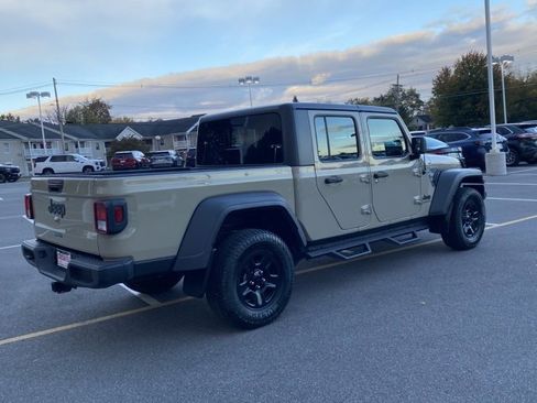 Used 2020 Jeep Gladiator Sport image 5