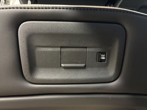 Certified 2024 Land Rover Discovery Dynamic SE image 31