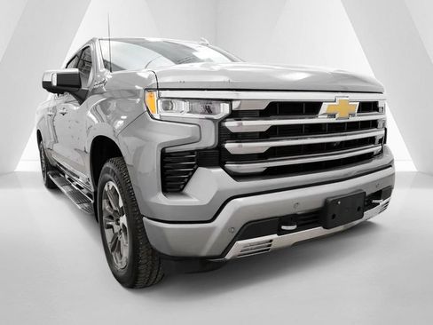 Used 2023 Chevrolet Silverado 1500 High Country w/ Technology Package AWD/4WD image 39