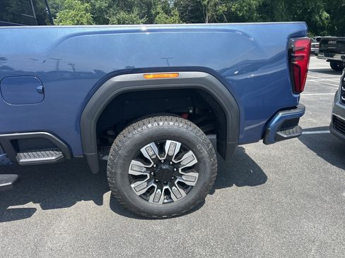 New 2026 GMC Sierra 3500 Denali w/ Denali Reserve Package AWD/4WD image 7