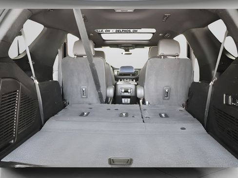 Used 2022 GMC Yukon SLT w/ SLT Luxury Package AWD/4WD image 29