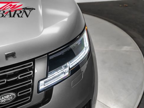 Used 2023 Land Rover Range Rover SE image 12
