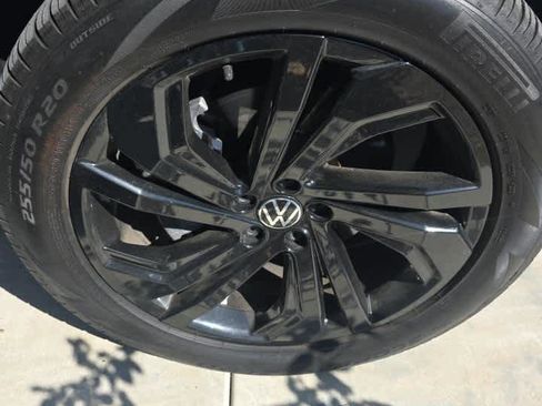 Used 2023 Volkswagen Atlas SE w/ Black Wheel Package image 7