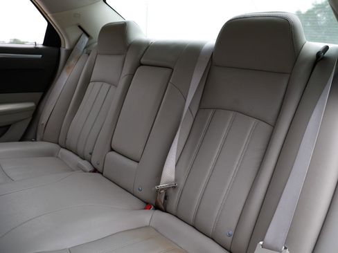 Used 2010 Chrysler 300 C w/ Luxury Group II RWD image 8