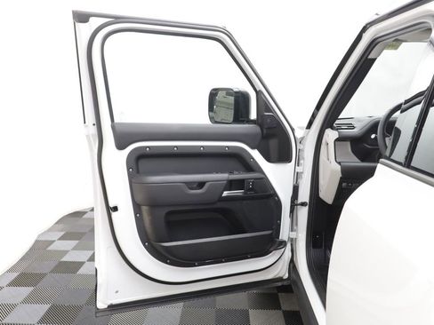 Used 2025 Land Rover Defender 110 S AWD/4WD image 5