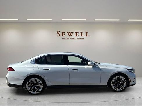 Certified 2025 BMW 530i w/ Premium Package RWD image 6