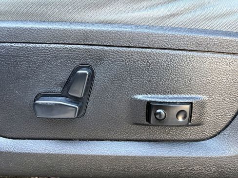 Used 2020 RAM 1500 Classic SLT w/ Luxury Group image 11