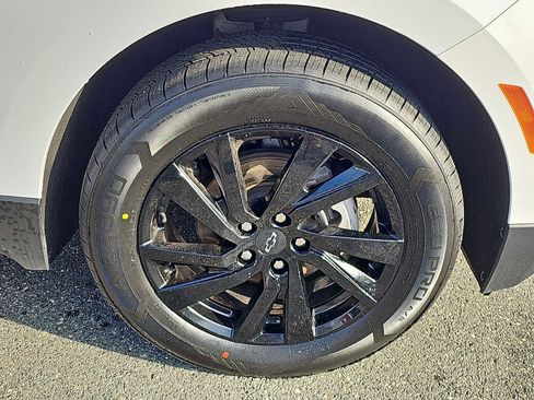 Used 2023 Chevrolet Equinox LS w/ LS Convenience Package image 8