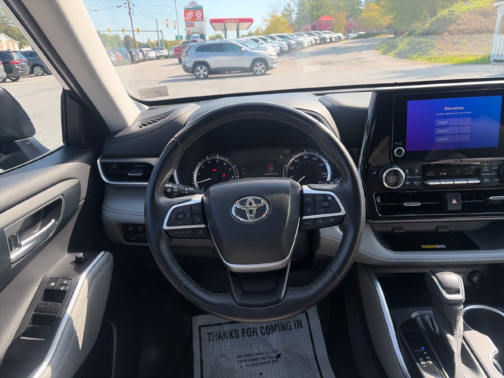 Used 2023 Toyota Highlander XLE AWD/4WD image 14