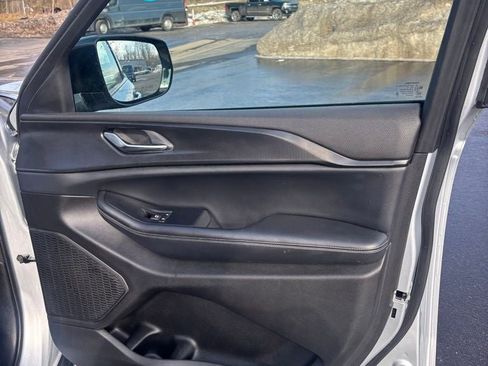 Used 2024 Jeep Grand Cherokee L Laredo image 23