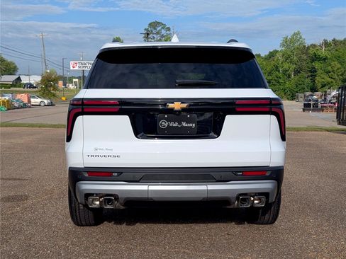 New 2026 Chevrolet Traverse LT w/ Driver Confidence Package FWD image 4