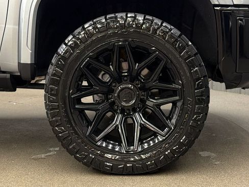 Used 2026 GMC Sierra 2500 AT4X AWD/4WD image 9