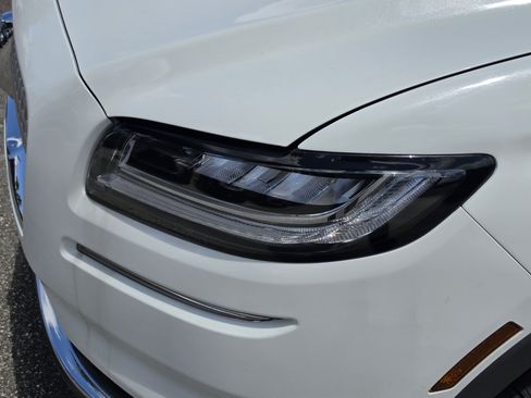 Used 2024 Lincoln Corsair FWD image 7