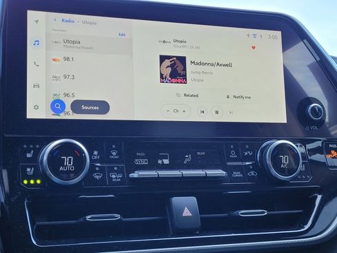 Used 2024 Toyota Highlander Platinum image 27