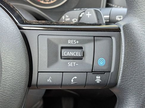 Used 2023 Nissan Rogue SV image 23