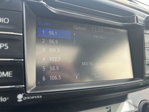 Used 2018 Toyota RAV4 XLE AWD/4WD image 27