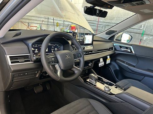 New 2026 Mitsubishi Outlander SE image 19