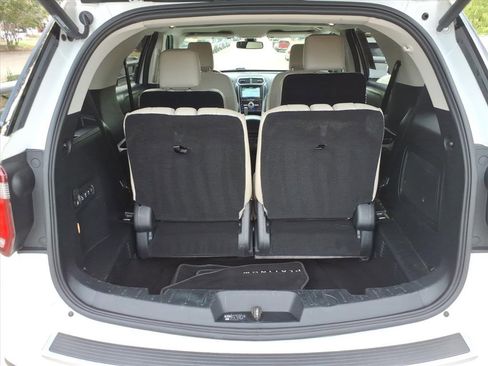 Used 2018 Ford Explorer Platinum image 25
