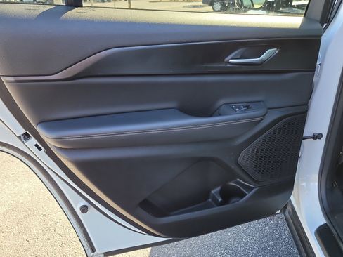 Used 2023 Jeep Grand Cherokee L Laredo image 13