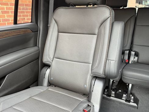 Used 2024 Chevrolet Suburban High Country image 24