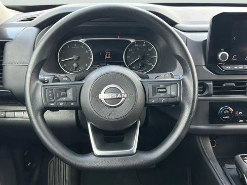 Used 2025 Nissan Pathfinder S FWD image 16