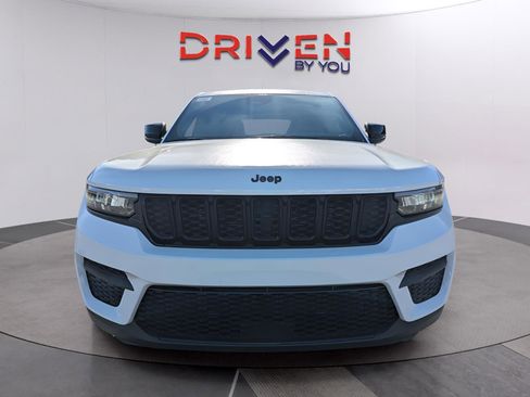 New 2025 Jeep Grand Cherokee Altitude image 15