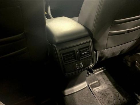 Used 2025 Subaru Forester Premium image 34