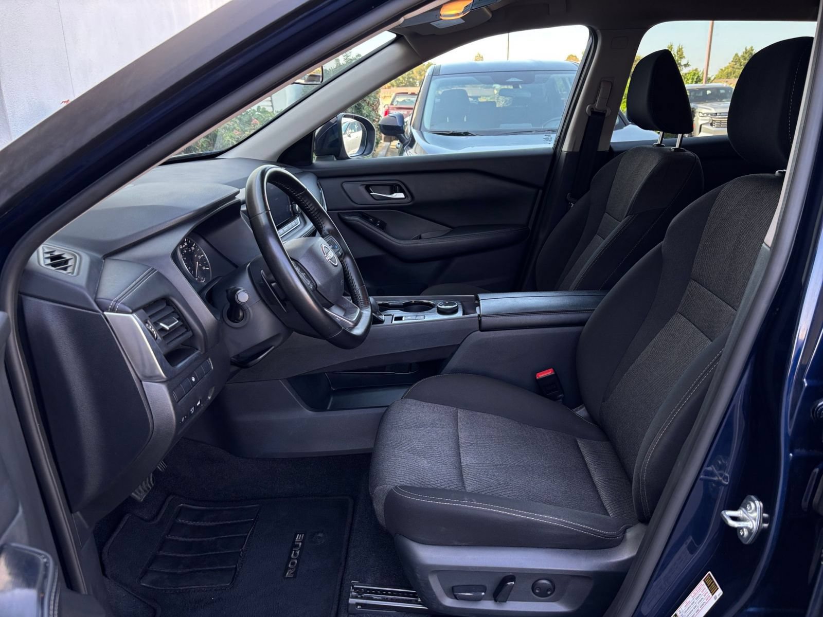 Used 2025 Nissan Rogue SV AWD/4WD image 28