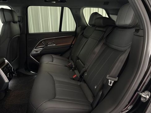 Used 2025 Land Rover Range Rover SE image 26