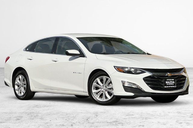 Used 2025 Chevrolet Malibu LT FWD image 2