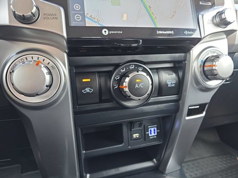 Used 2022 Toyota 4Runner SR5 Premium w/ Moonroof Package RWD image 23
